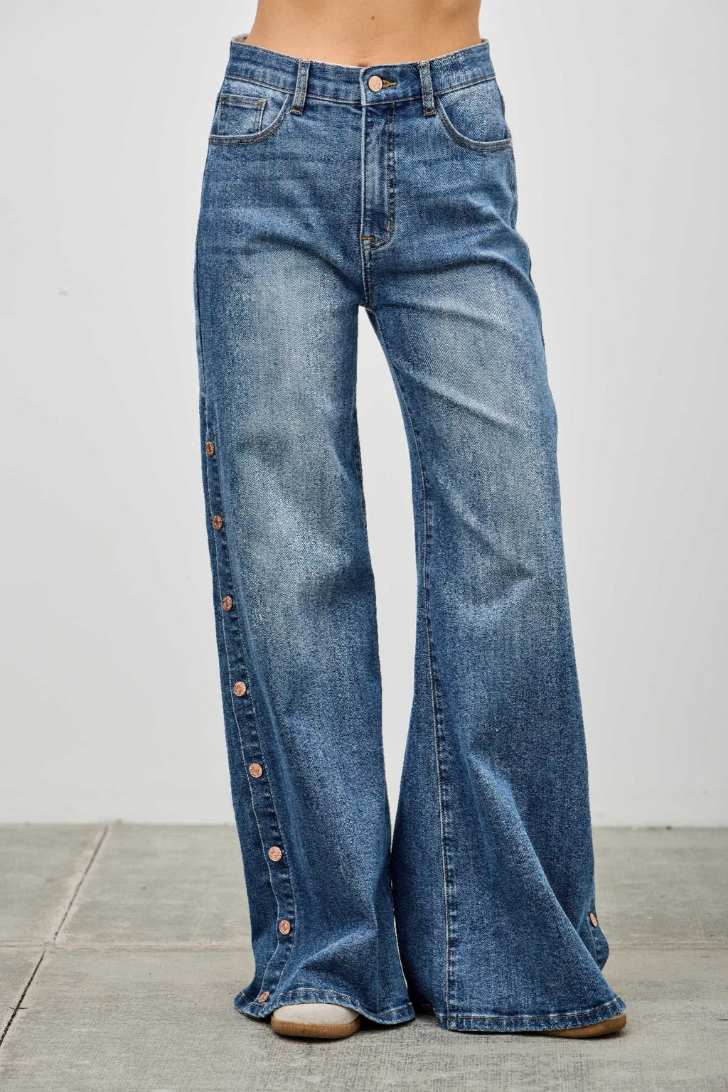 High Rise Wide-Leg Jeans, hellblau, Druckknöpfe an der Seitennaht, weites Bein