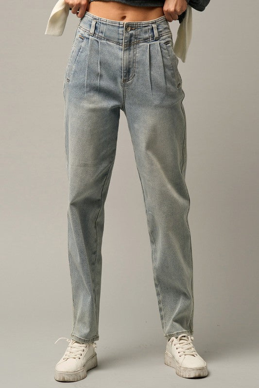Light high-waisted balloon jeans with zip fly, belt loops, and relaxed leg