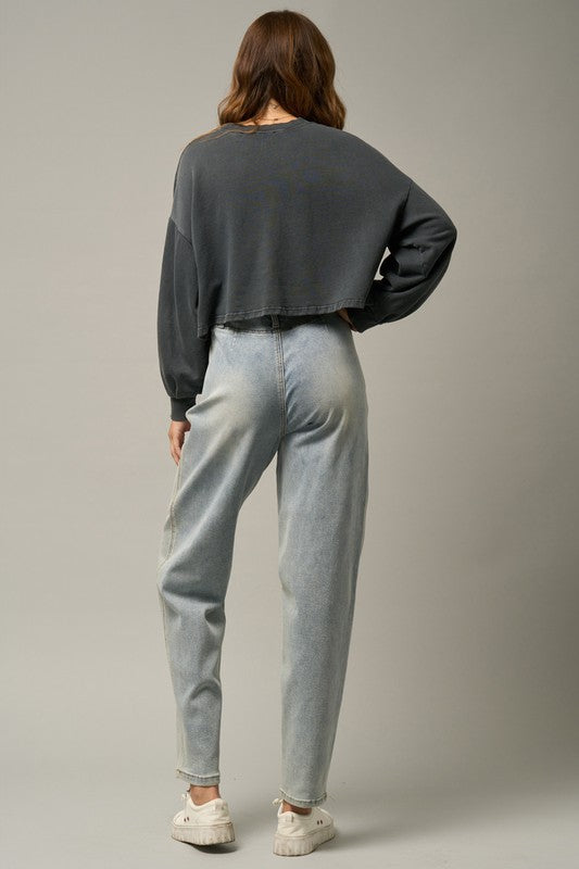 Light high-waisted balloon jeans, back view with yoke seam and relaxed leg shape