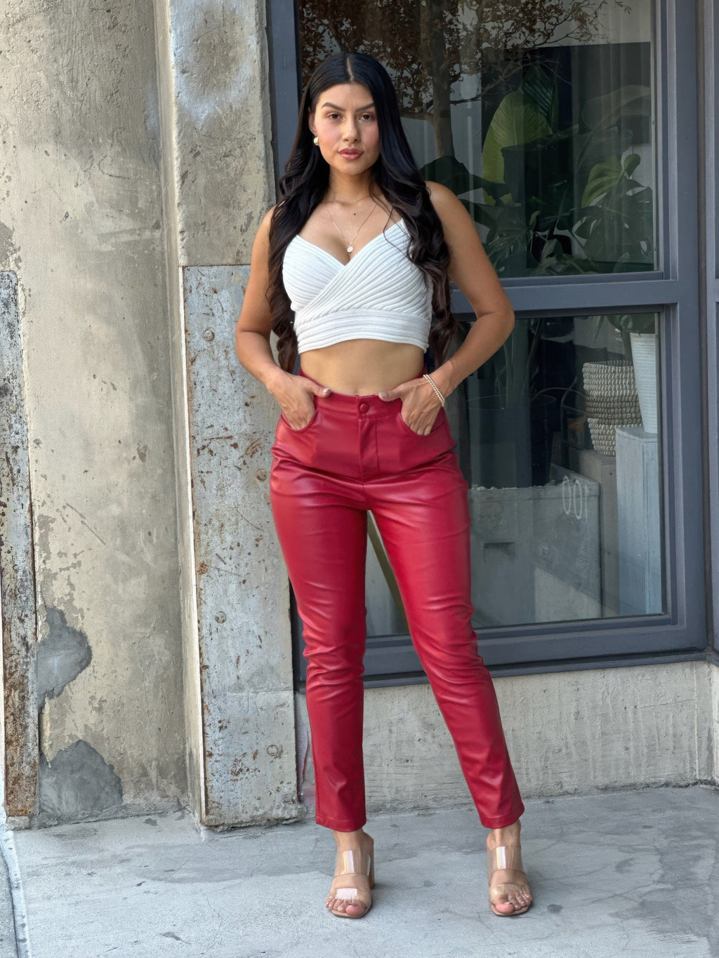 High-waisted faux leather skinny jeans, rot, Gürtelschlaufen und Knopfverschluss