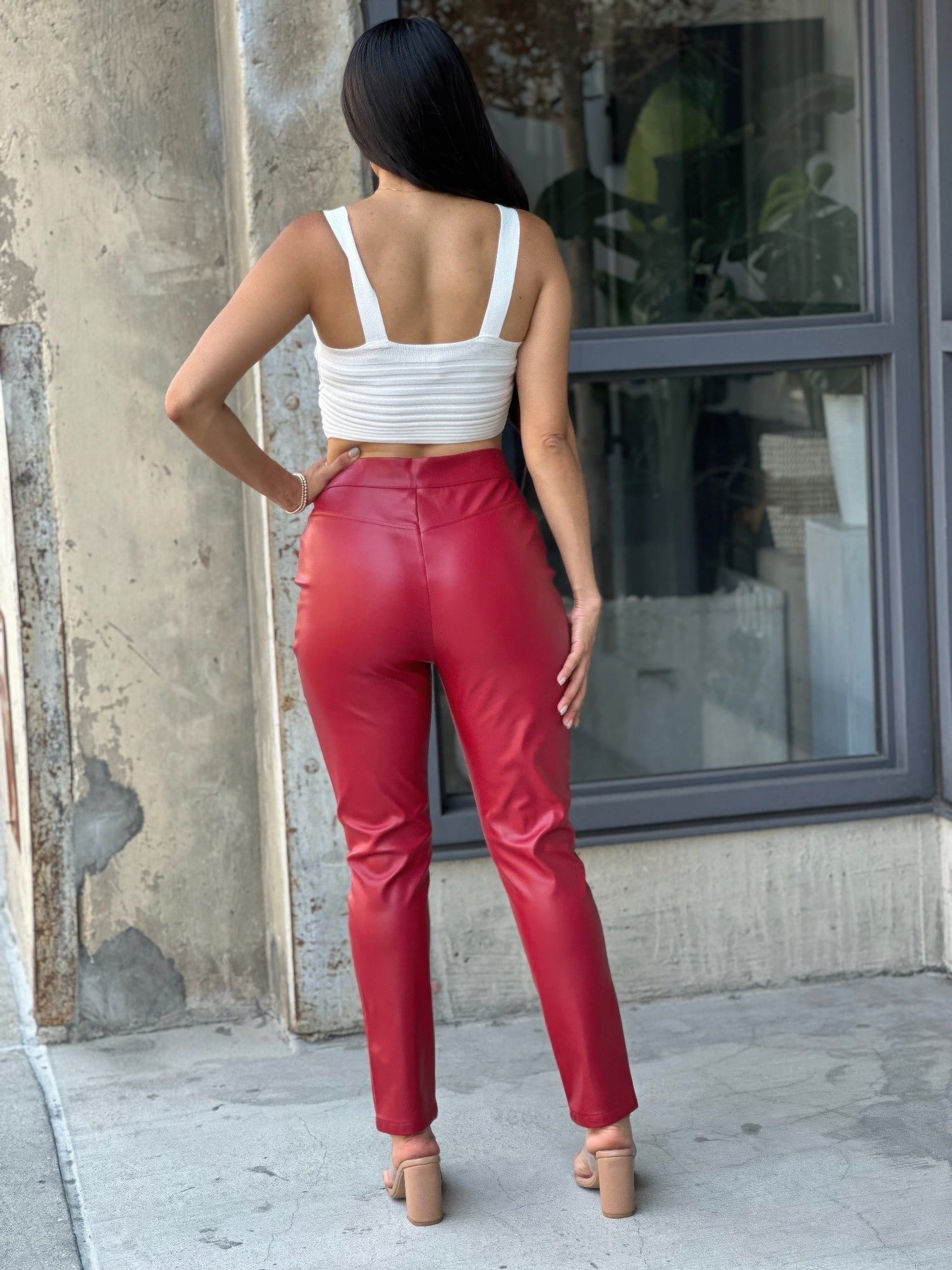 High-waisted faux leather skinny jeans, rot, Rückansicht, Gesäßtaschen