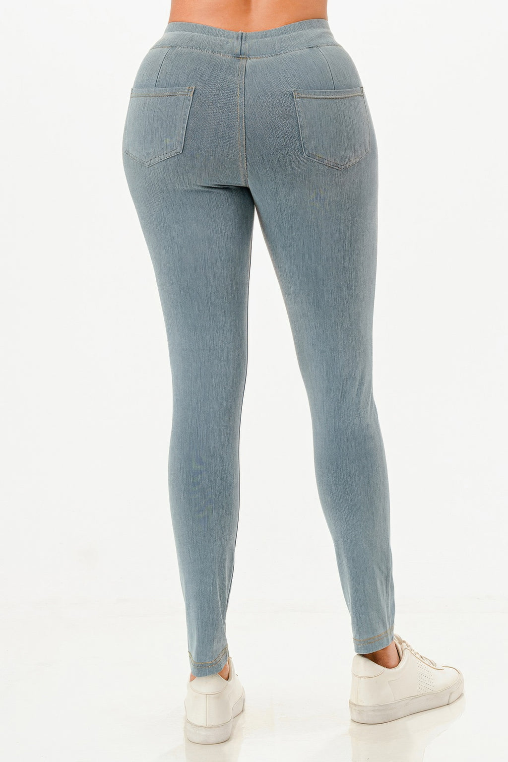 Ultra Soft Jegging Jeans in light-wash denim, straight fit with front patch pockets