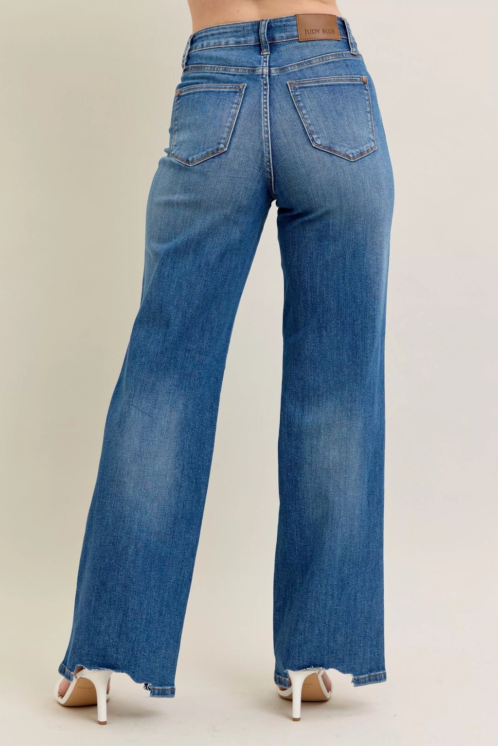 Rückansicht: Wide-Leg Jeans mit breitem Bein und destroyed Saum, Medium Blue Wash