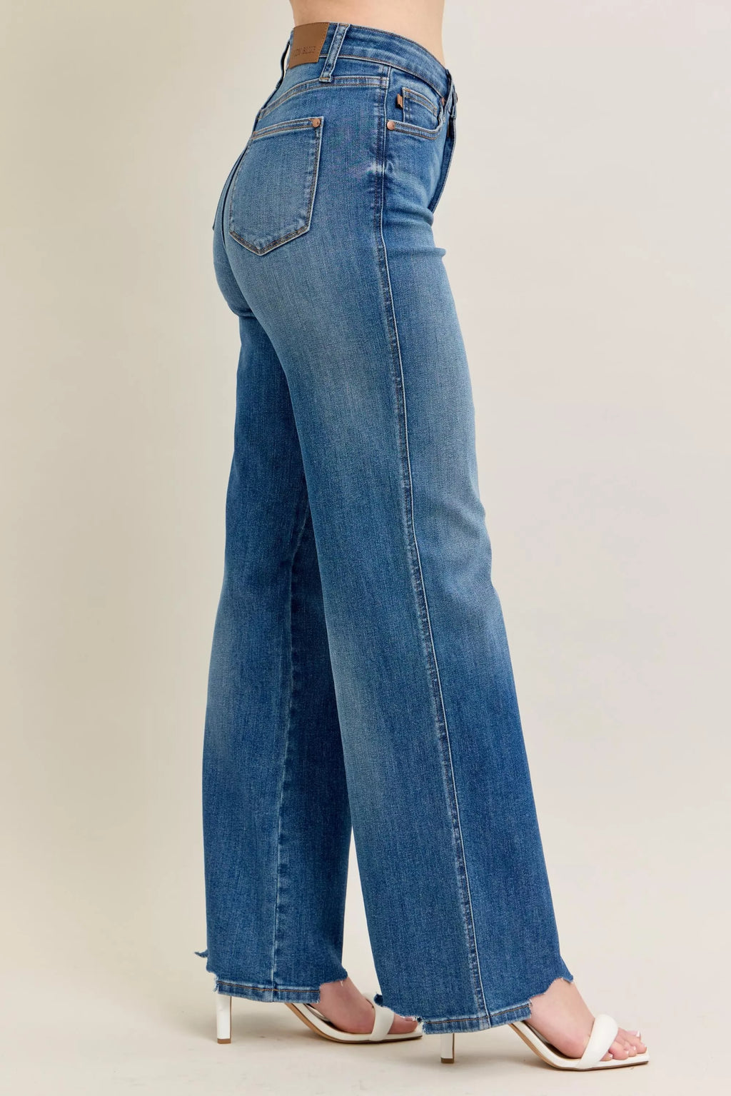 Seitansicht: Wide-Leg Jeans mit Reißverschlussnaht und destroyed Saum, Medium Blue Wash