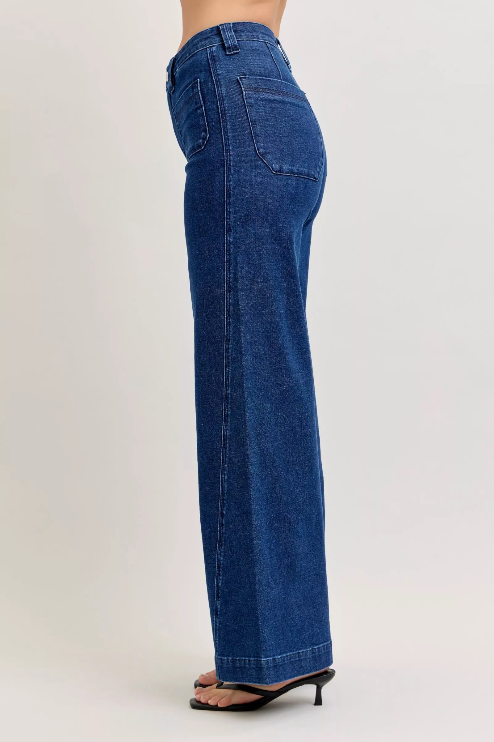 High-waisted wide-leg jeans, dark wash, front seam detail and side pockets