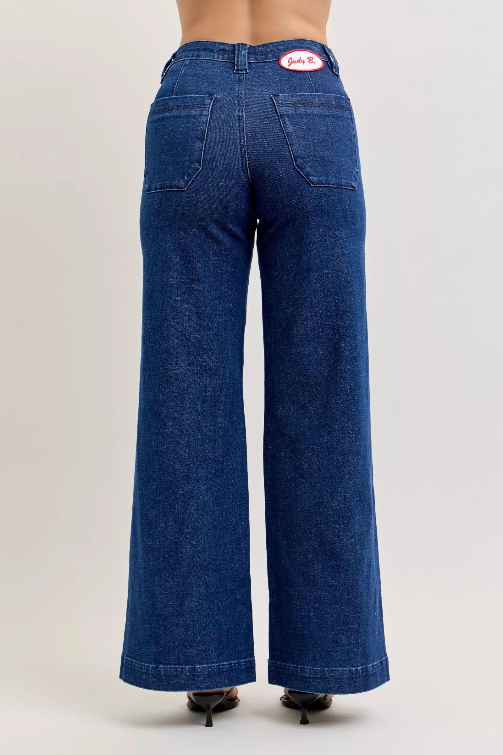 High-waisted wide-leg jeans, dark wash, rear patch pockets, stitched seams