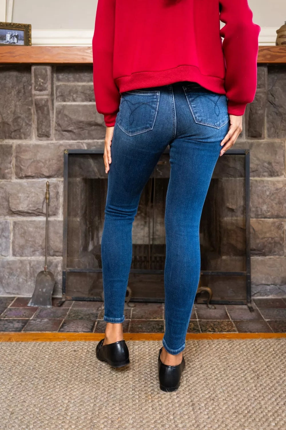 Dark blue thermal skinny jeans with back pockets and tapered leg