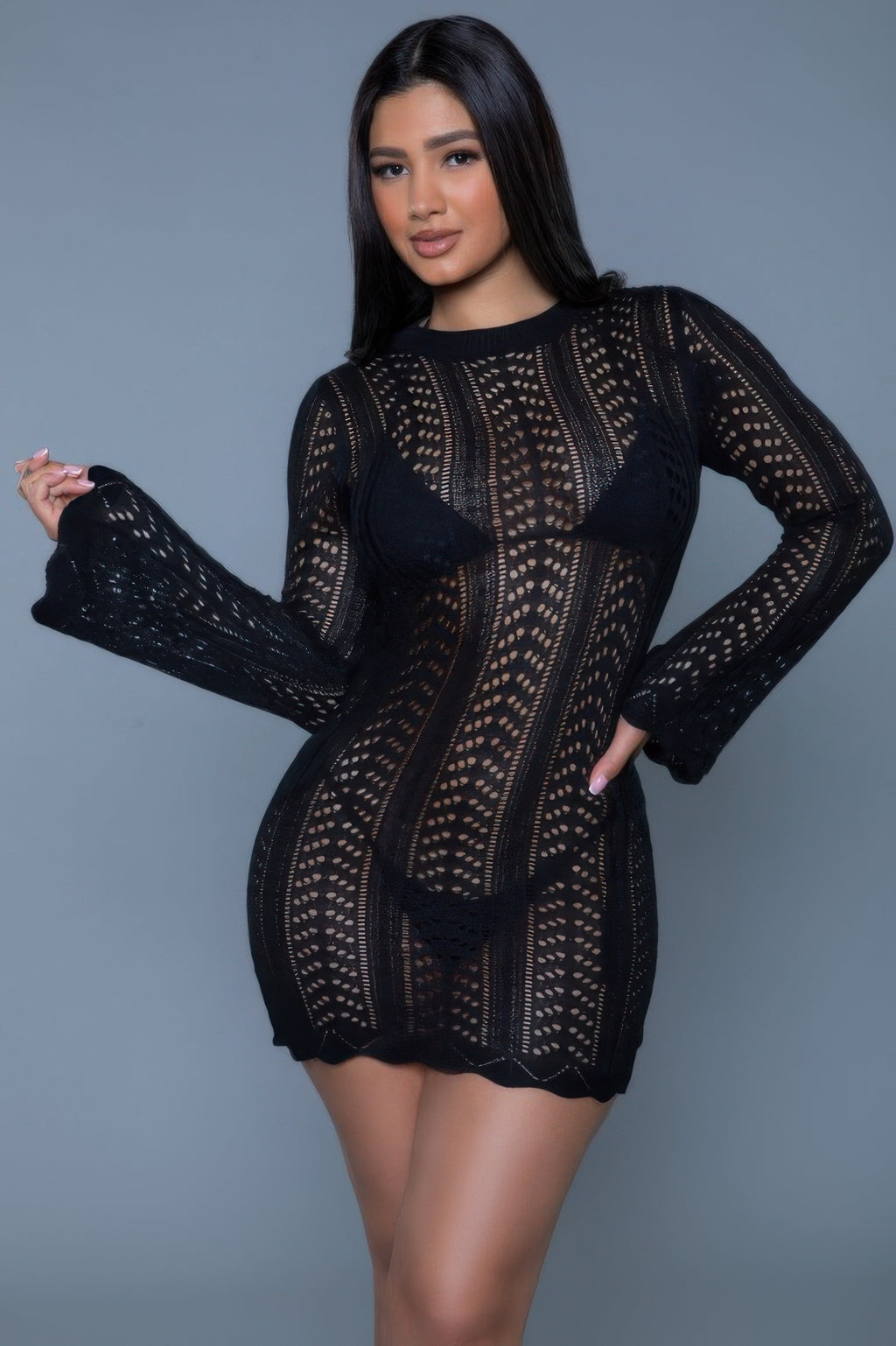 Kinsley Crochet Mini Dress negro con patrón calado vertical, manga larga y dobladillo corto