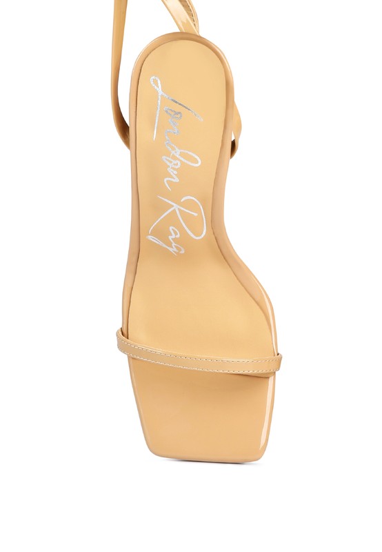 Nacktfärbige Strappy Sandale mit Fersenriemen und Spool-Heel, Seitenansicht