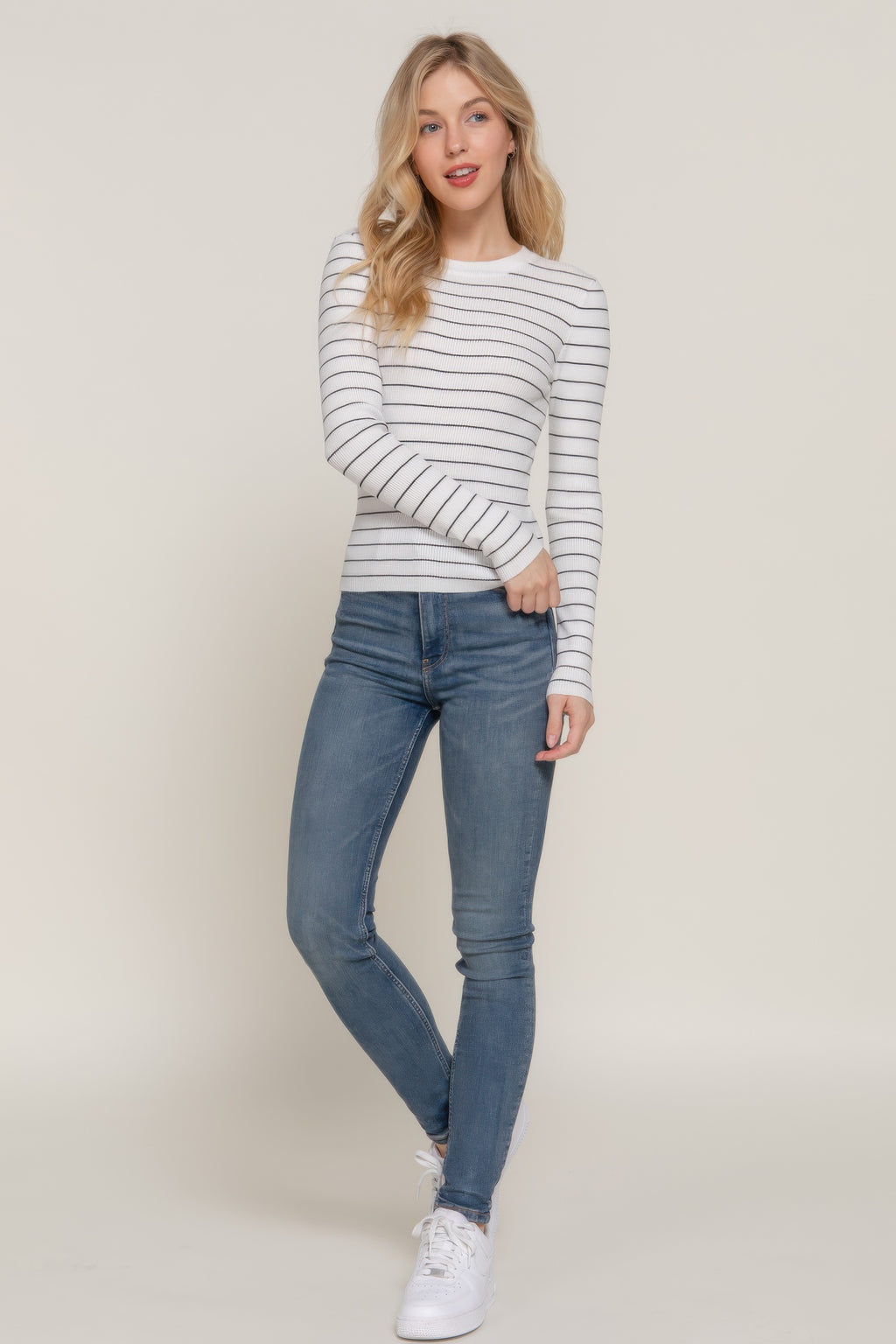 White-and-black striped crew neck sweater with long sleeves, fitted silhouette