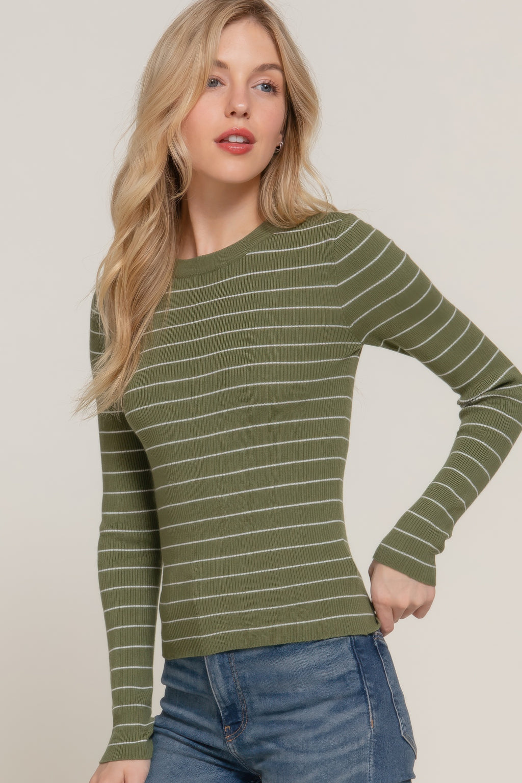 Olive/white striped long-sleeve crew neck sweater, fitted sleeves