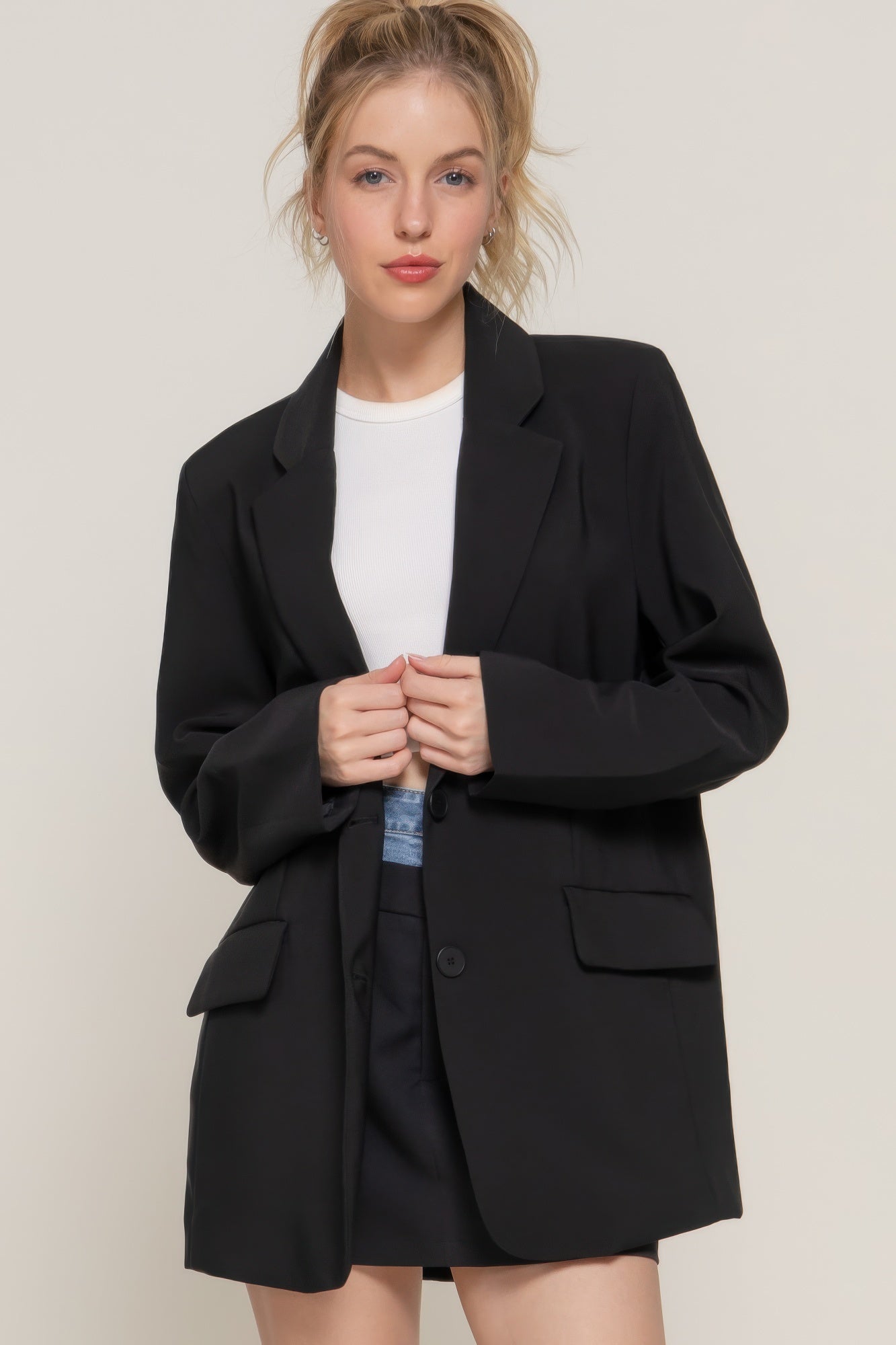 Black long-sleeve blazer with front button closure, notched lapel and patch pockets.
