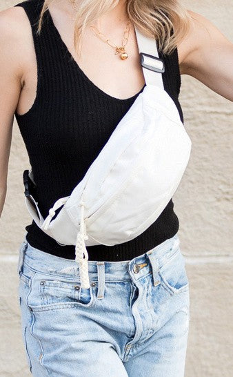 Marisa nylon crescent sling fanny bag, white con correa ajustable y cierre