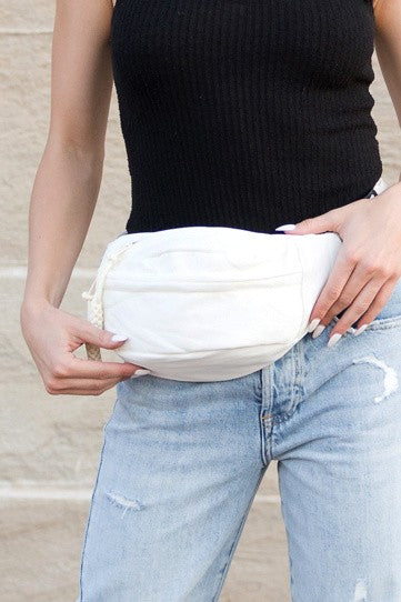 Marisa nylon crescent sling fanny bag, white compacta con bolsillo frontal
