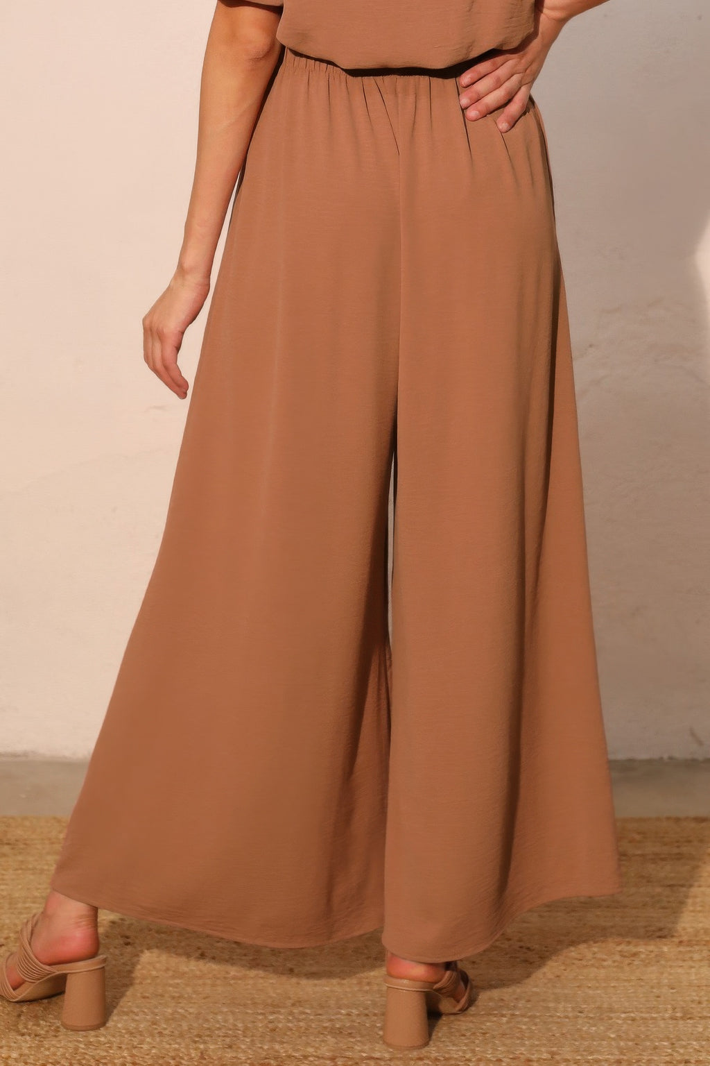 Cafe wide-leg swing pants with elastic waist, airy wide-leg silhouette and side fall