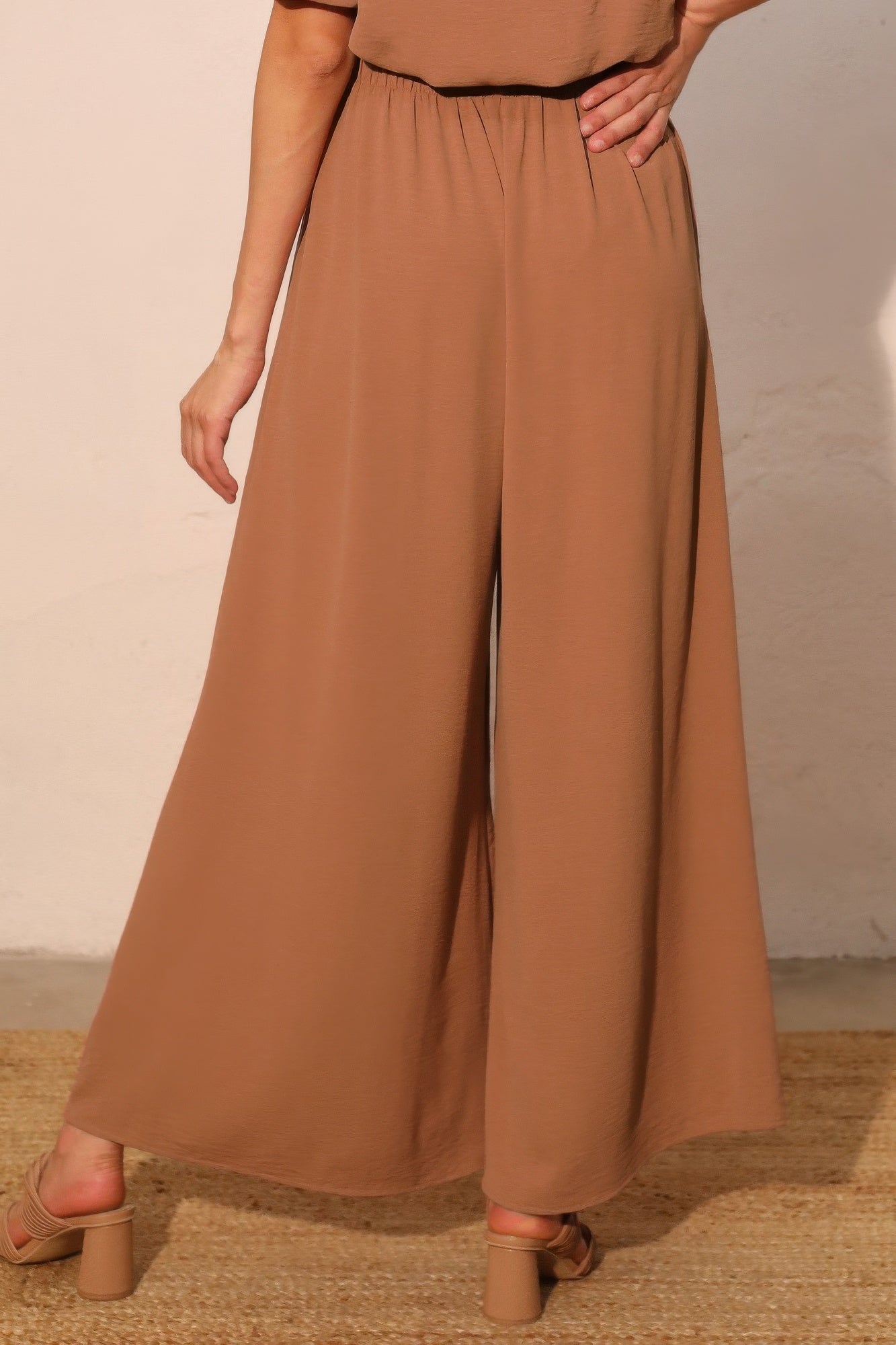 Cafe wide-leg swing pants with elastic waist, airy wide-leg silhouette and side fall