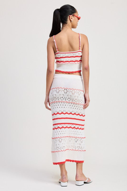 MAXI CROCHET SKIRT rückansicht: weiß mit roten Streifen, Lochmuster, Midi-Saumfransen