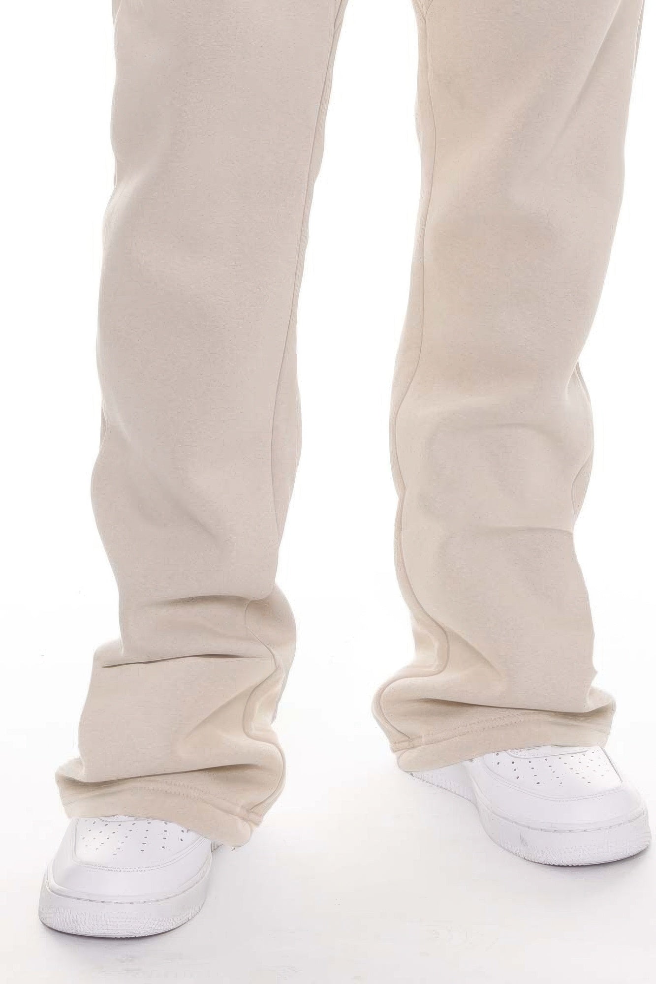 Pantalón de chándal color avena con pierna acampanada y puño elástico