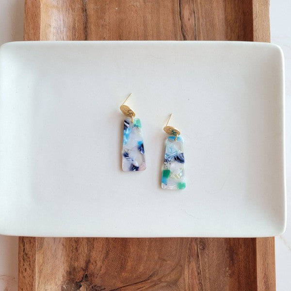 Pair of mini earrings: gold studs with translucent resin rectangles in blue and green