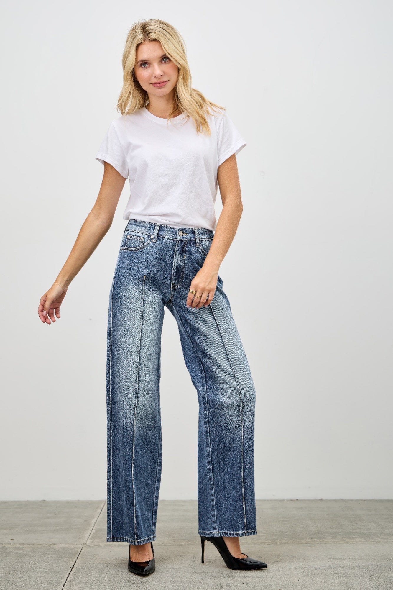 Straight-leg denim jeans, mid rise, pintuck front seams, light blue wash