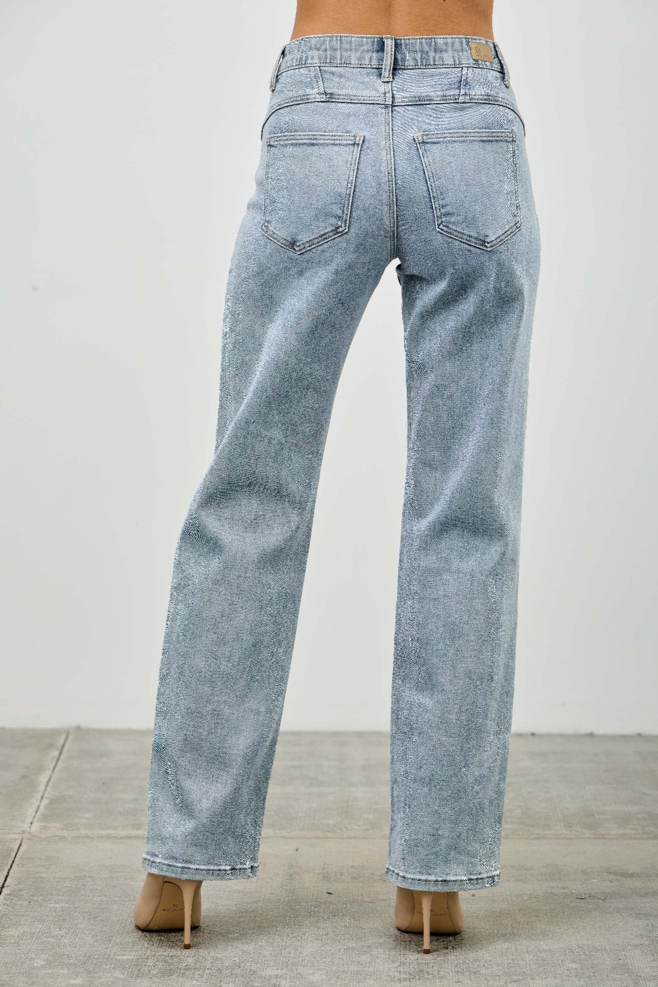 Mid-rise straight jeans with piping, light-wash denim front view