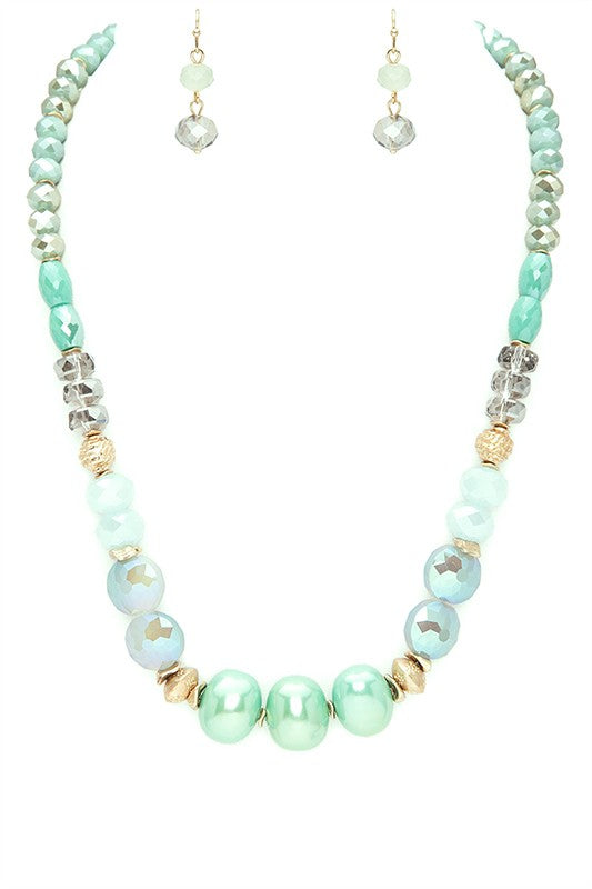 Green bead collar necklace set with faceted drops and dangling earrings