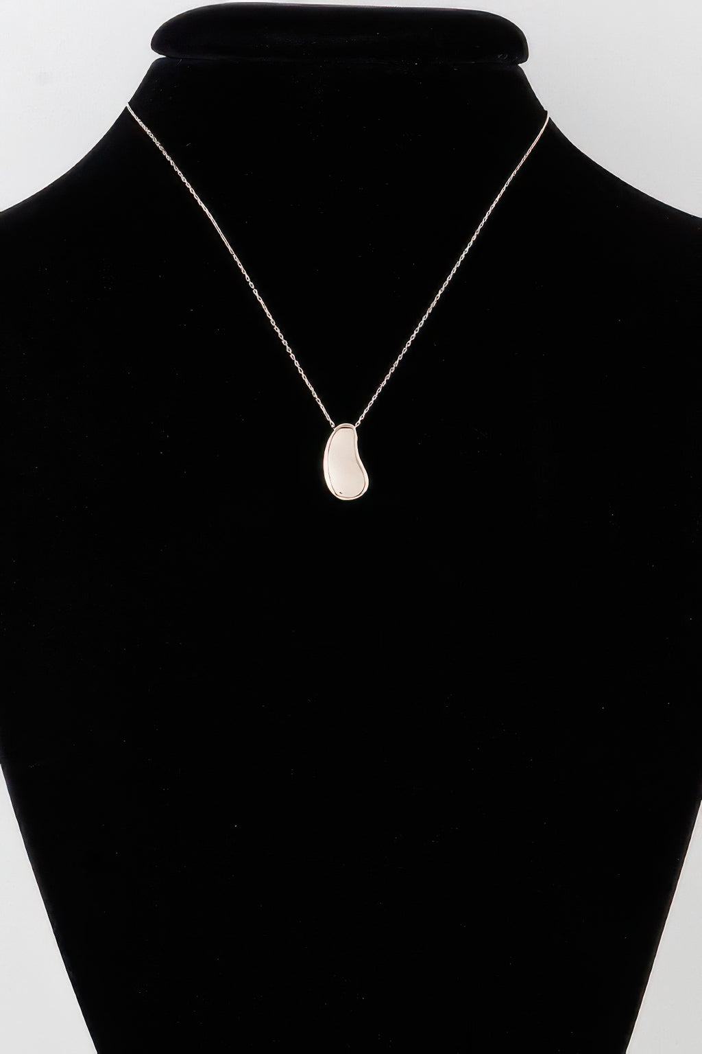 Modern teardrop chain necklace with teardrop pendant, silver-tone