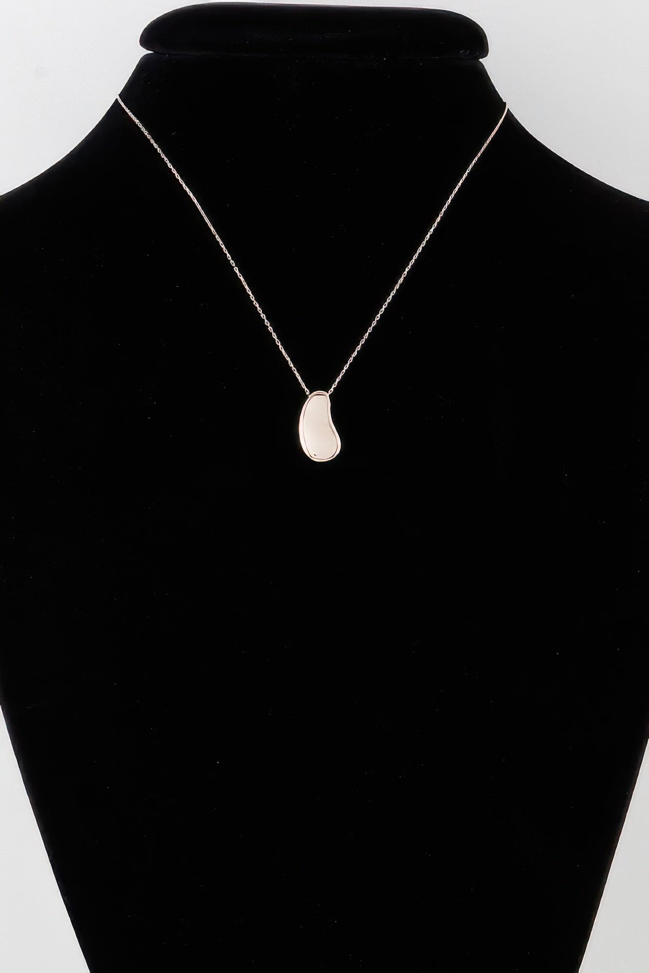 Modern teardrop chain necklace with teardrop pendant, silver-tone