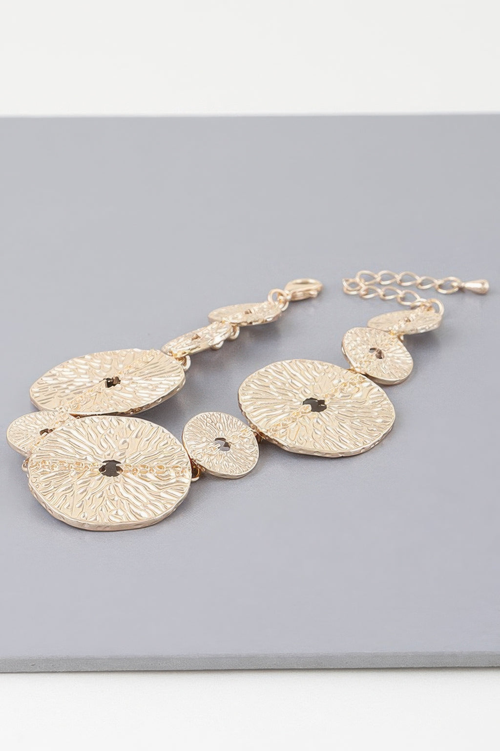 Hammered disc chain bracelet, oval discs with small dark center stones