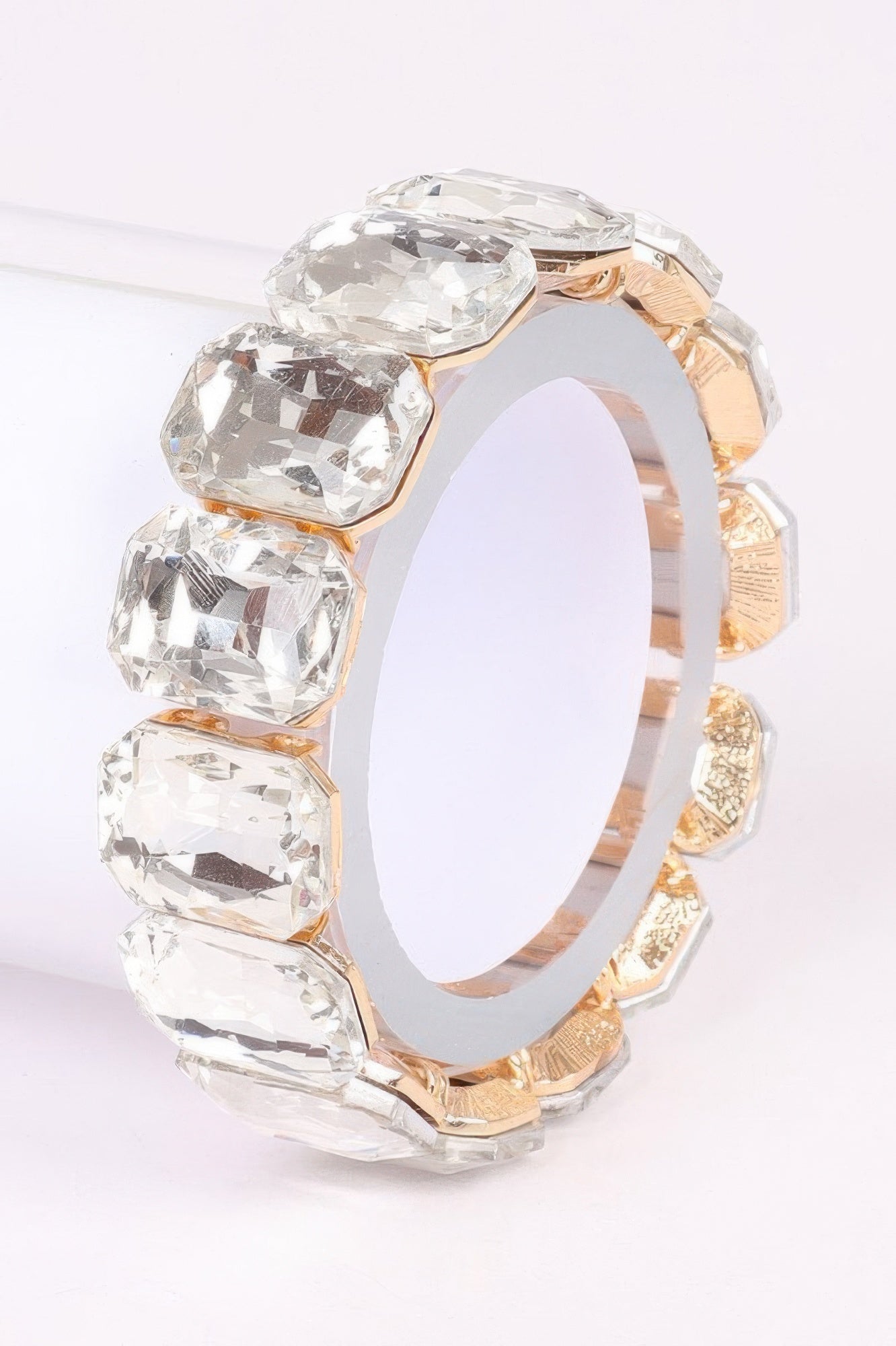 Multi Stone Bracelet mit klaren facettierten Steinen und goldfarbenem Gestell