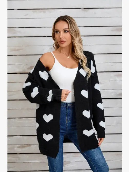 Open Front Cardigan, Schwarz mit weißen Herz-Motiven, offene Vorderseite, lange Ärmel