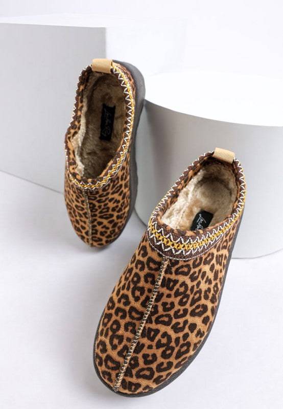 Leopard platform slip-on shoe with fuzzy lining and embroidered collar detail