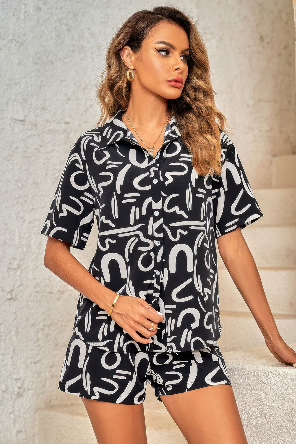 Black Lips-Print Button-Shirt und Shorts-Set, vorne geschlossen