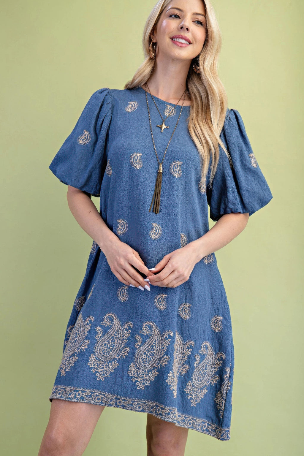 Blaues Paisley-besticktes Mini-Kleid mit Rundhalsausschnitt und kurzen Puffärmeln