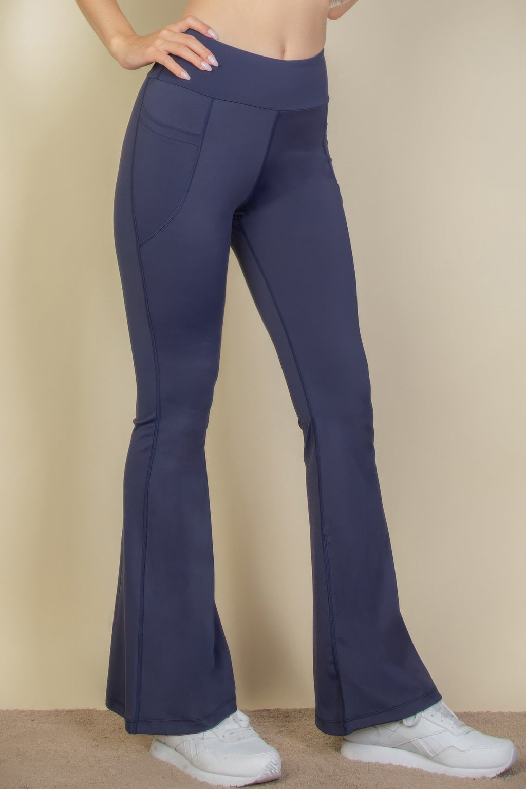 High-waist flare leggings in navy with side pockets