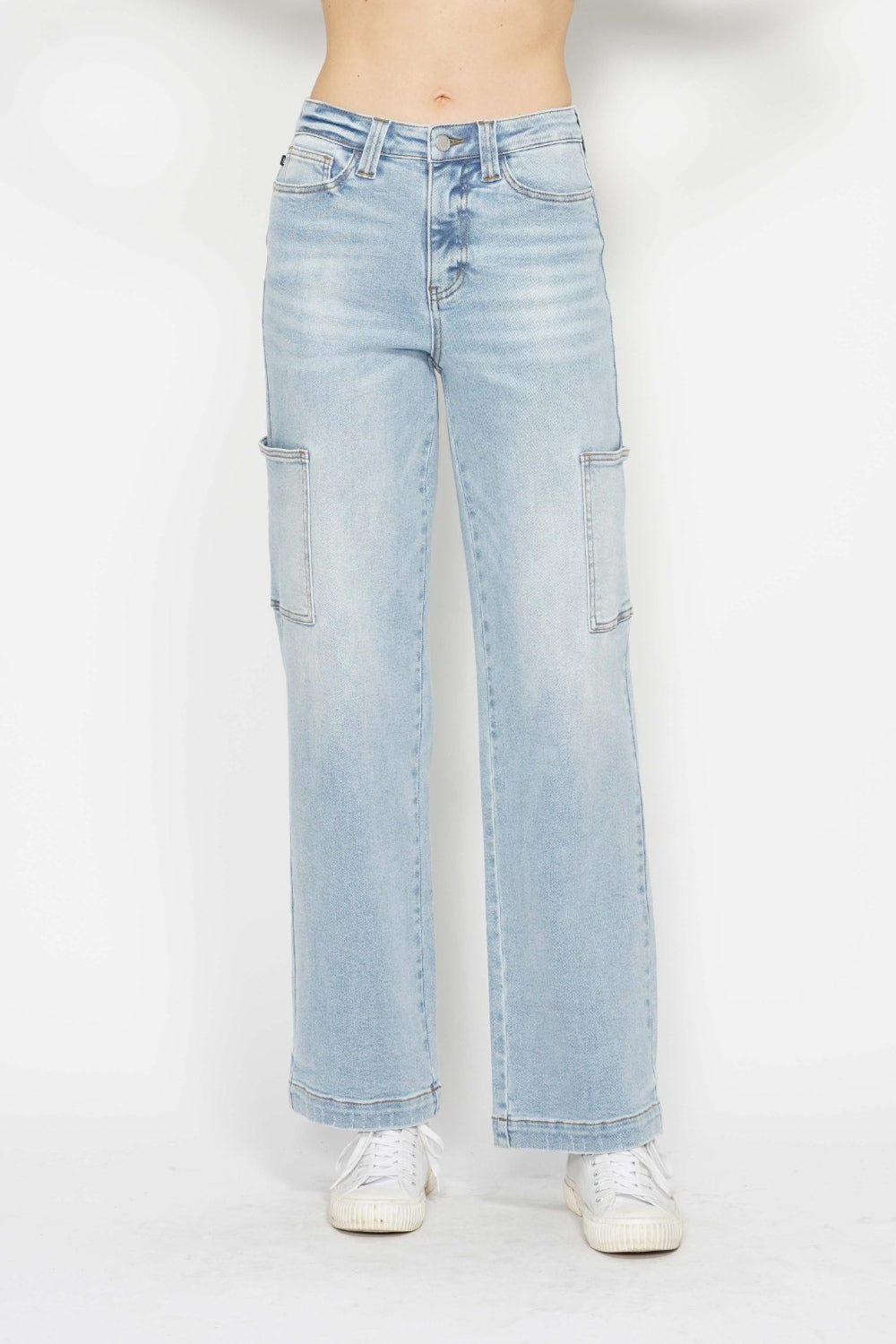 Light wash high-waist straight cargo jeans with front button and side cargo pockets