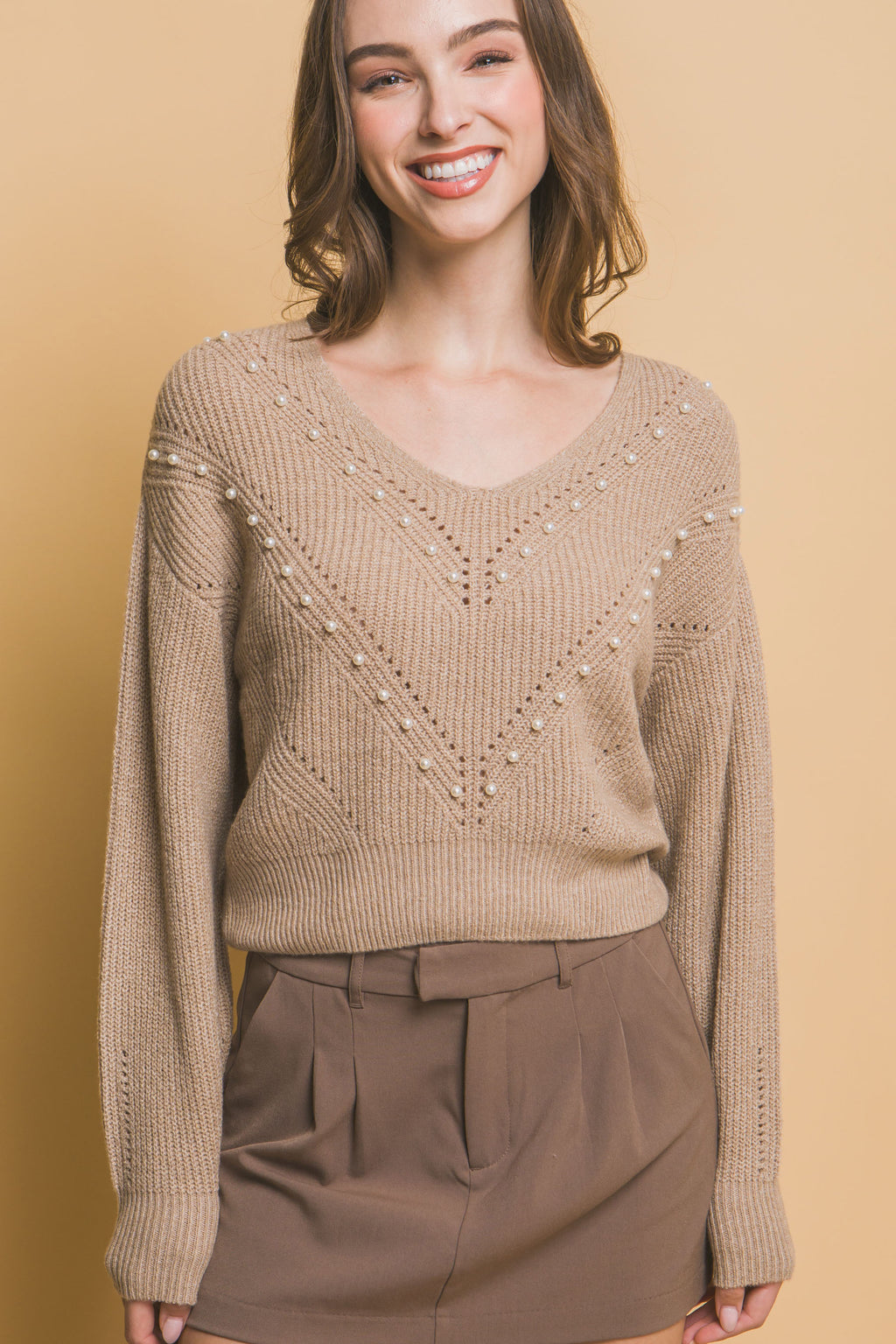 Khaki pearl-embellished V-neck knit sweater, long sleeves, diagonal bead pattern