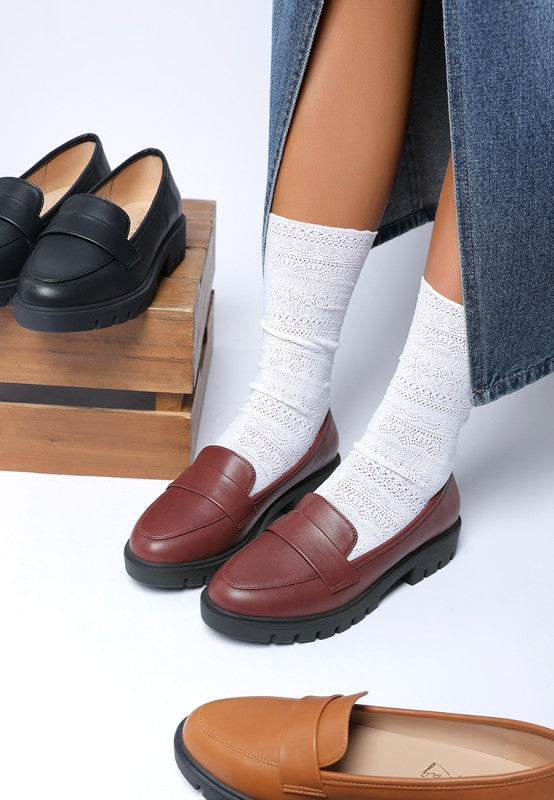 Peridot chunky loafers in burgundy faux leather, slip-on strap and black tread sole
