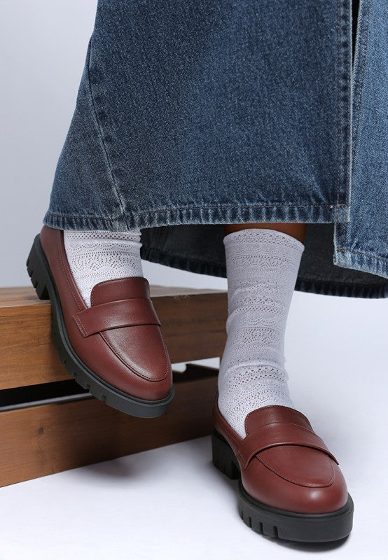 Peridot chunky loafers in burgundy faux leather, penny-style strap and thick black sole