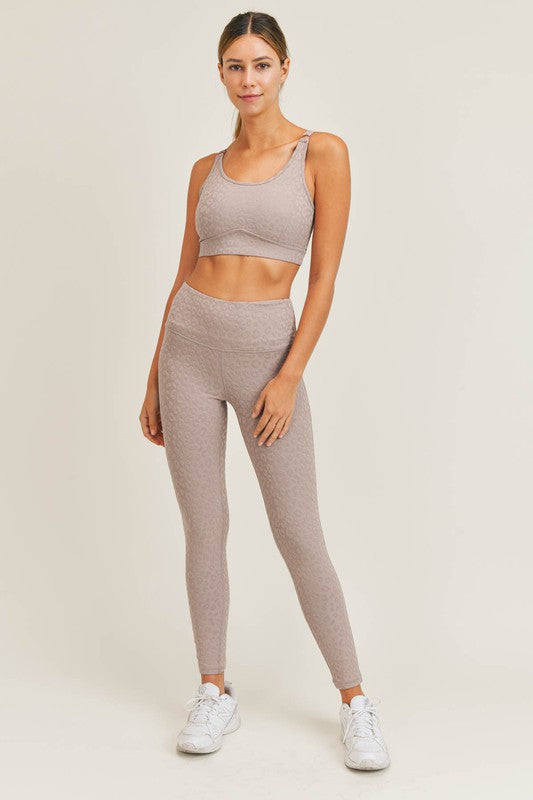 Model wearing petit leopard jacquard leggings, light taupe, high-rise slim fit to ankle