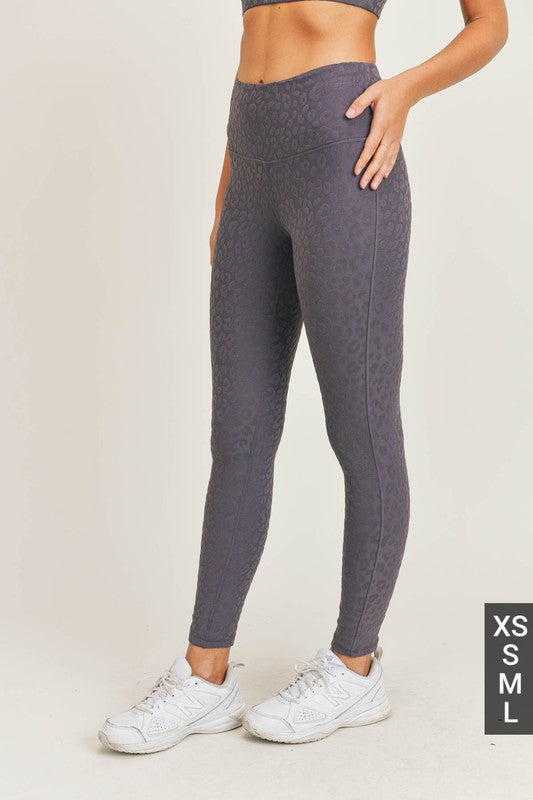 Petit Leopard Jacquard Leggings, dunkelviolett, entspannte Seitensilhouette mit Jacquardmuster