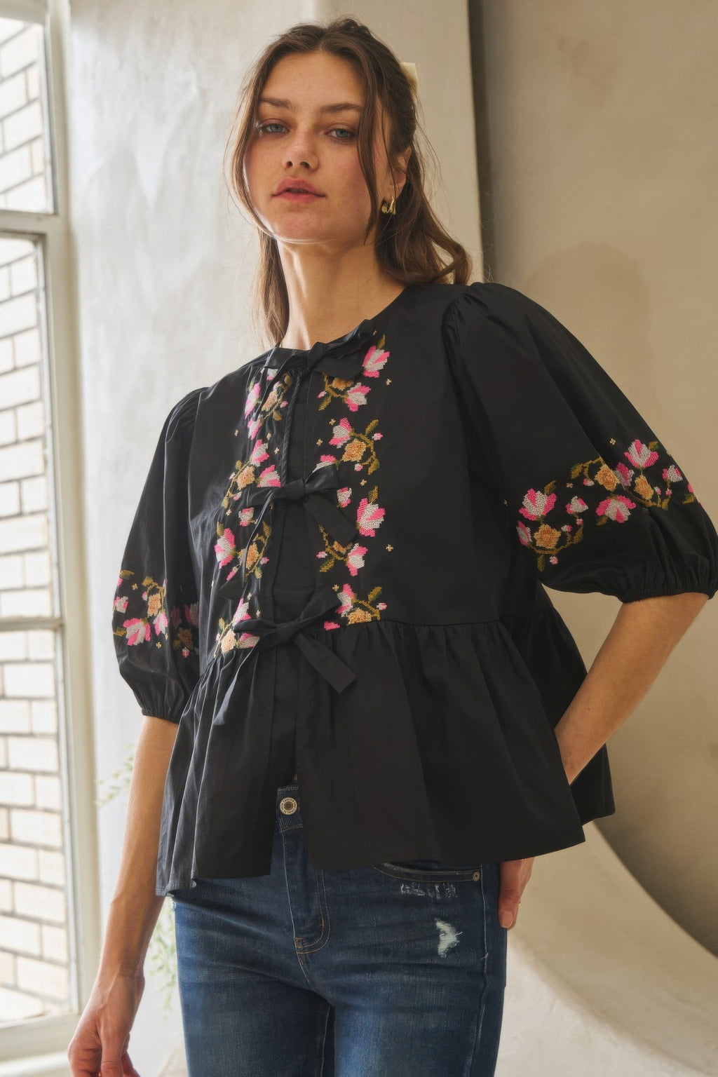 Black poplin blouse with front ribbon tie and floral embroidery, puff sleeves