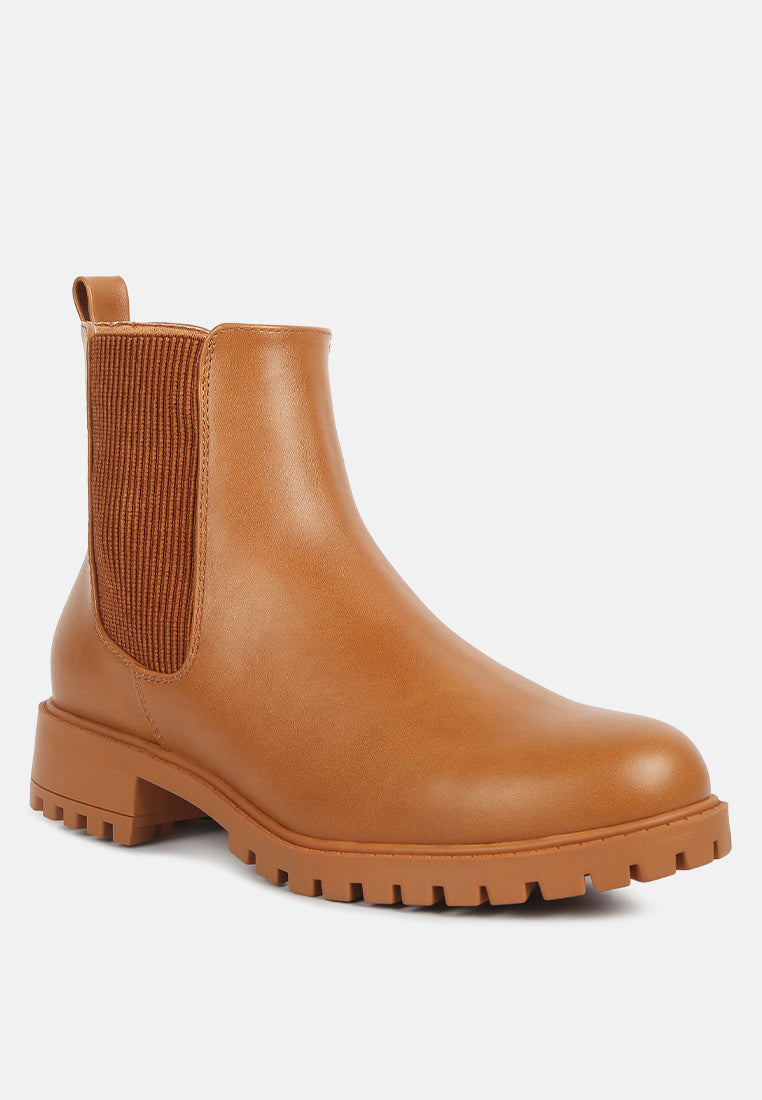 Tan Chelsea ankle boot, full leather upper, elastic gore, low block heel lug sole
