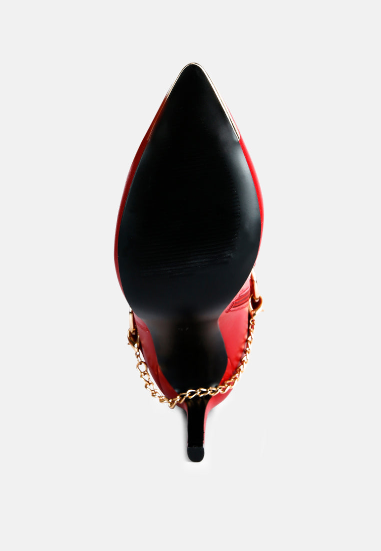 Pro Tip Bootie mit rotem Schaft und schwarzer Spitze, goldfarbene Kette am Absatzbereich