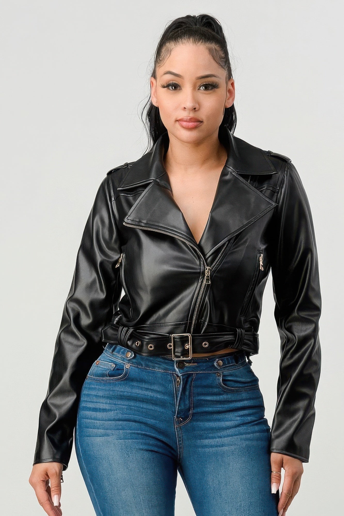 Zwarte Pu leather jacket met centrale rits en strakke tailleband, lange mouwen