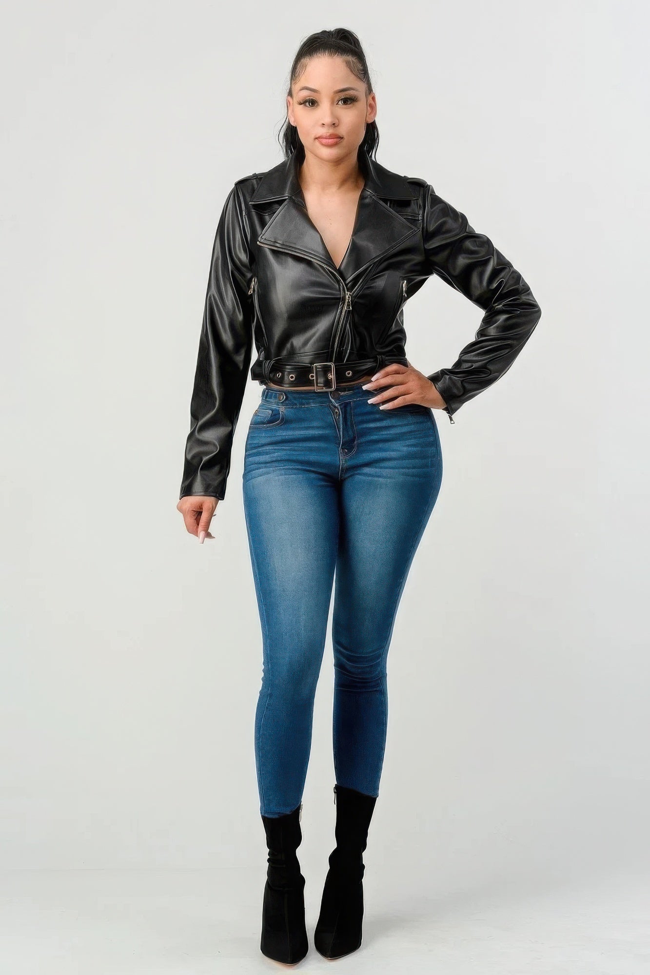 Zwarte Pu leather jacket met tailleband en asymmetrische rits, lange mouwen