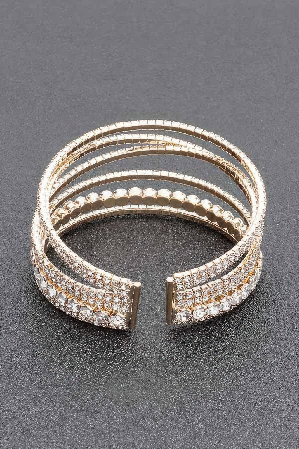Goldfarbener Rhinestone-Armreif mit sichtbarem Hakenverschluss und Strassstreifen