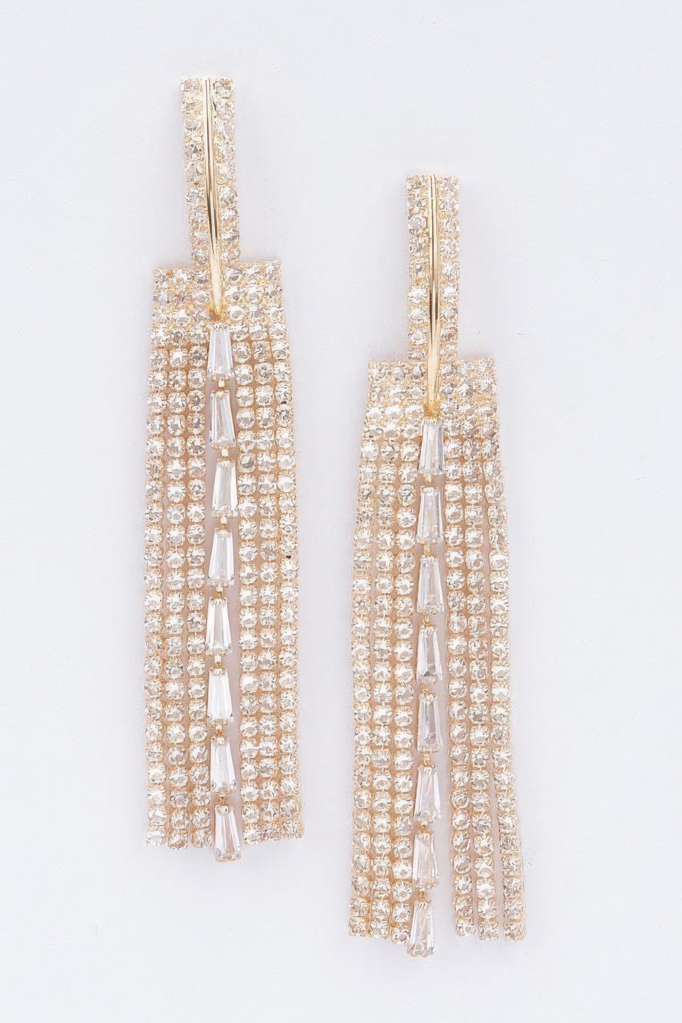 Rhinestone-Ohrringe in Goldtönen, lange Tropfenform mit glitzernden Reihen und Steg