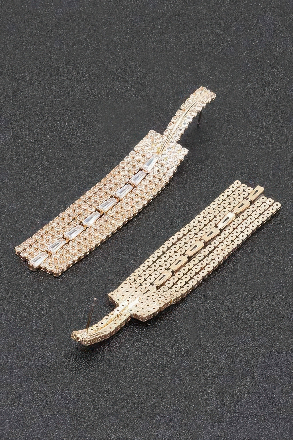 Goldfarbene Rhinestone-Ohrringe, breite Quader-Glieder mit funkelnden Rechtecken
