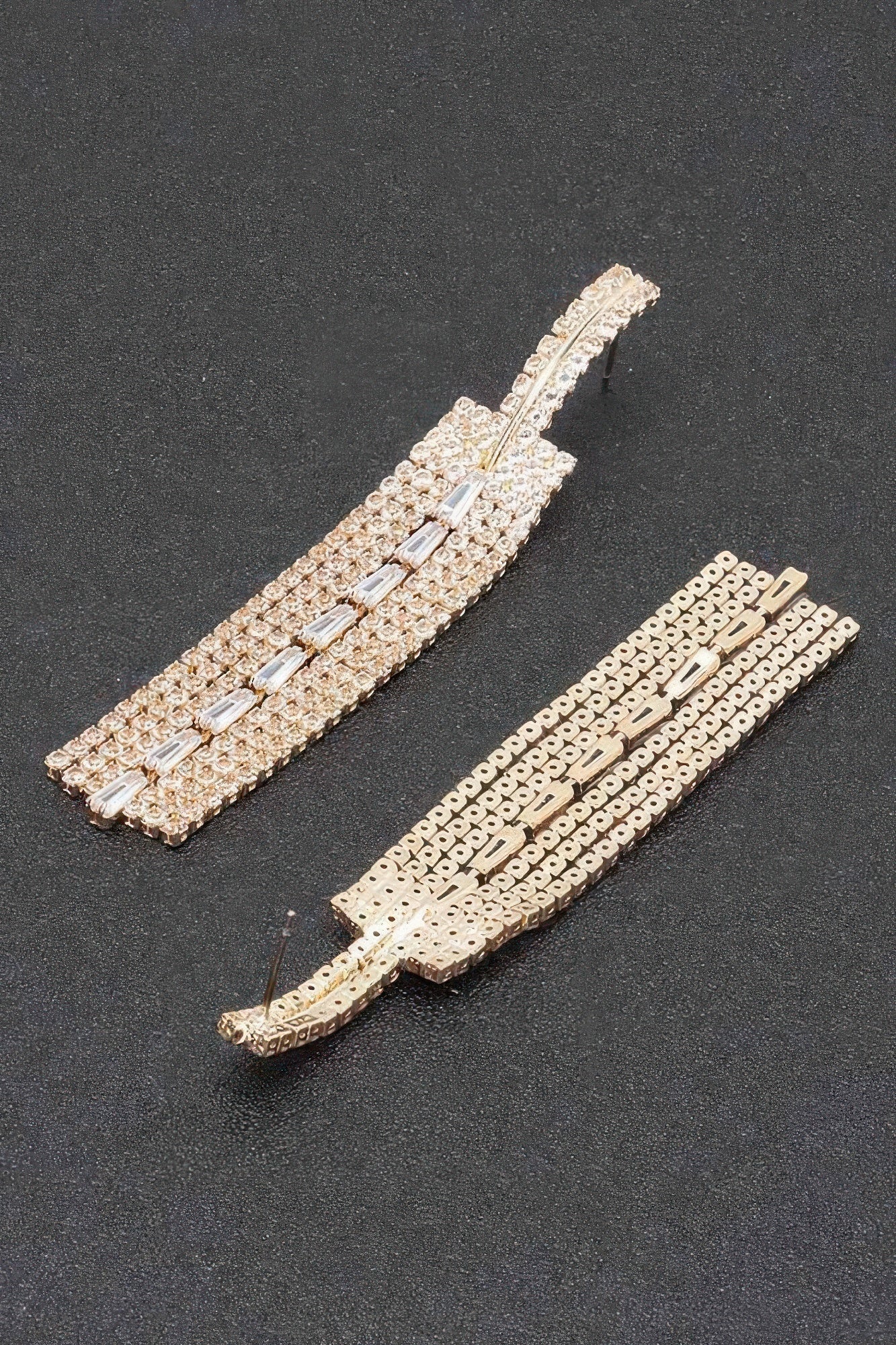 Goldfarbene Rhinestone-Ohrringe, breite Quader-Glieder mit funkelnden Rechtecken